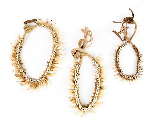 DOGS' TEETH NECKLACESet of three