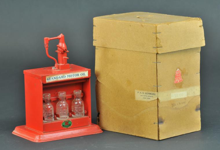 DOLL STANDARD MOTOR OIL STAND W/BOX