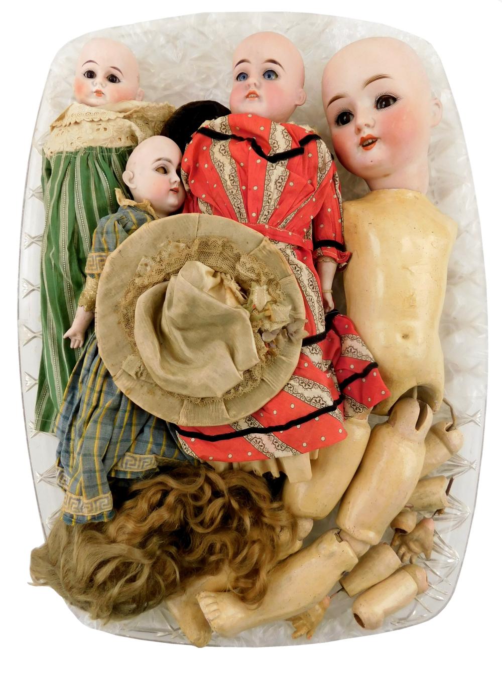 DOLLS: FOUR PIECES INCLUDING GANS