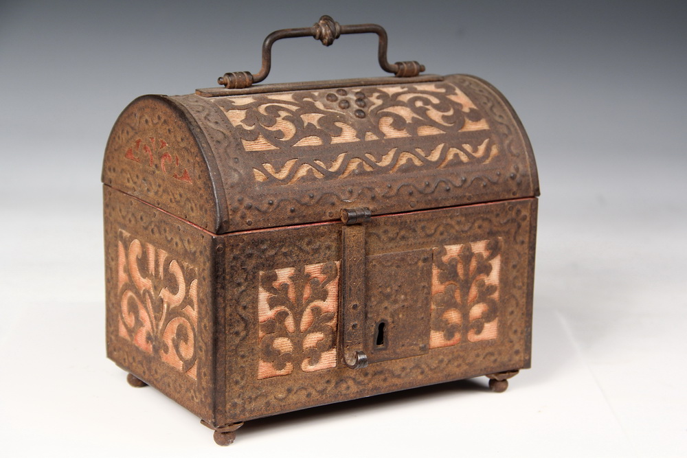 DOME TOP FOOTED CASKET- fitted with