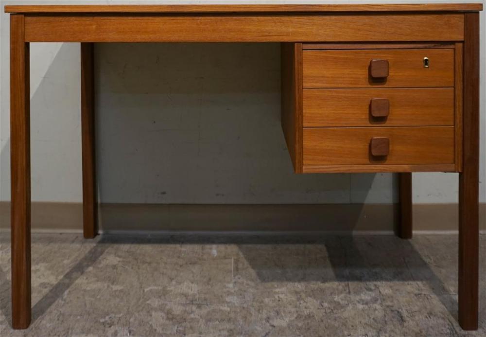DOMINO DANISH MID-CENTURY MODERN