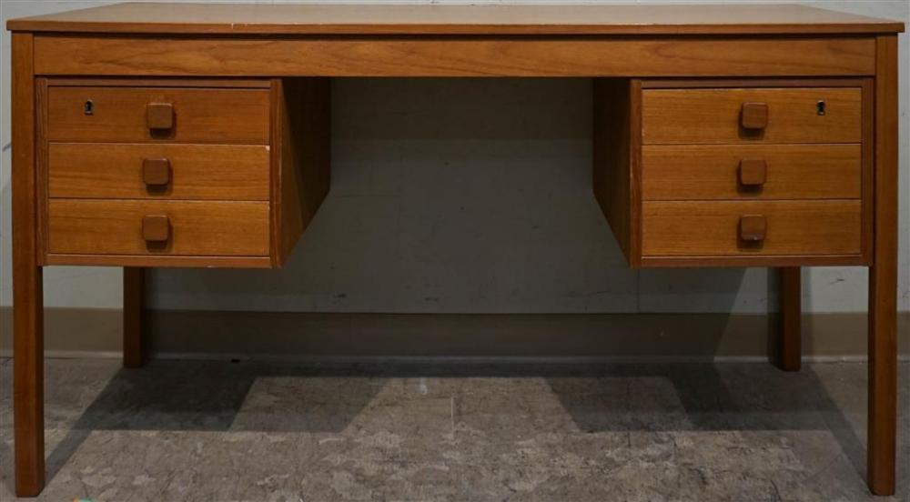 DOMINO DANISH TEAK DESK, H: 28-1/2;
