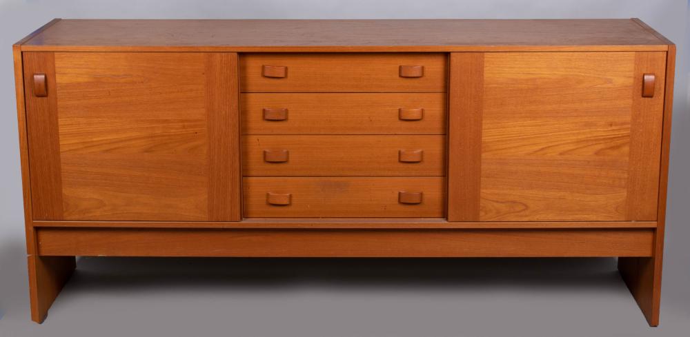 DOMINO MOBLER TEAK SIDEBOARD, CIRCA
