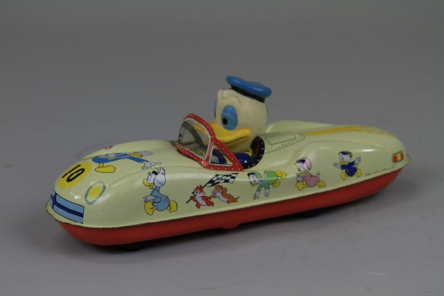 DONALD DUCK RIDING AUTO Modern Toys