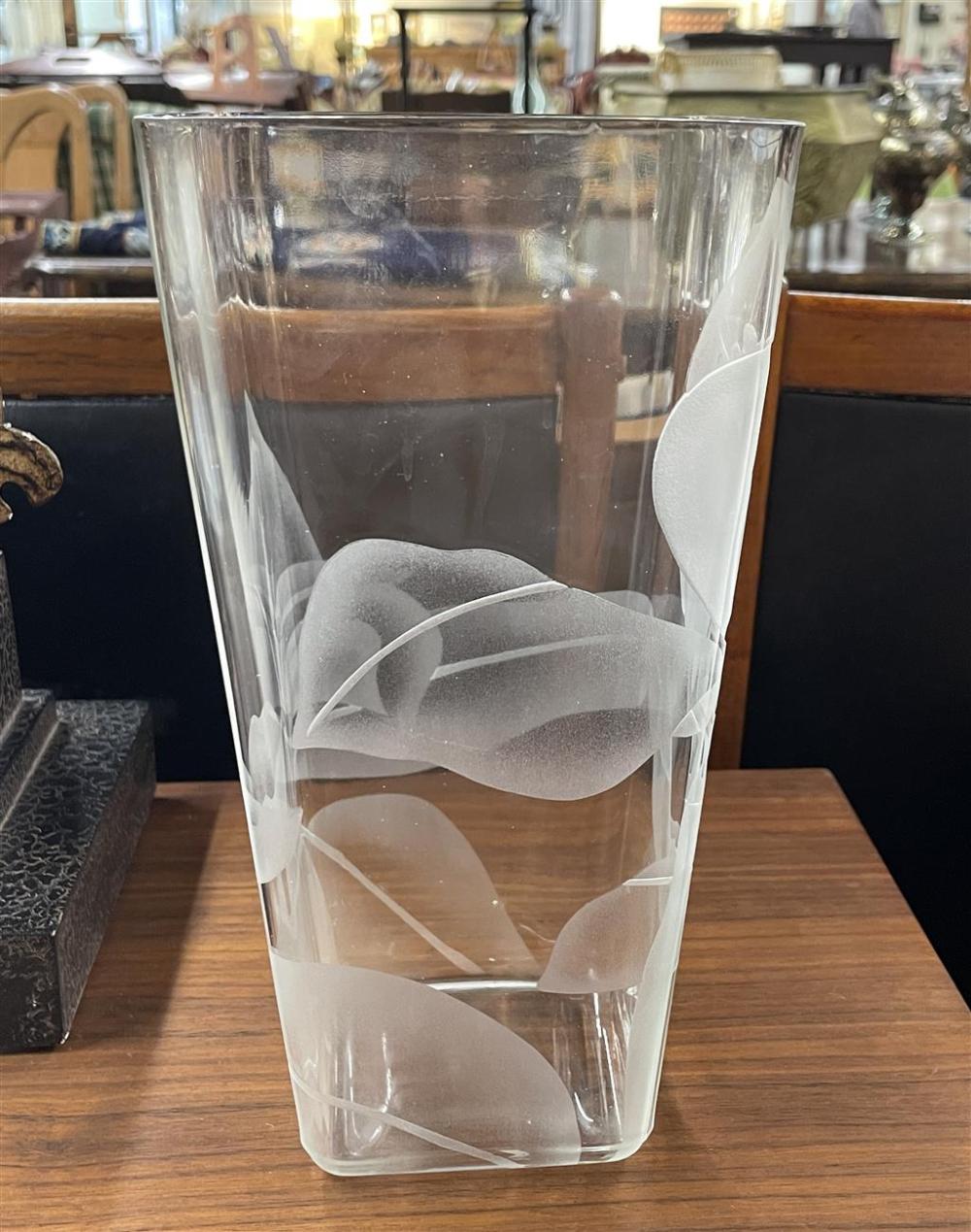 DOROTHY THORPE SIGNED VASE, H: 10