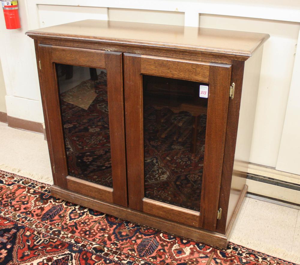 DOUBLE-DOOR CABINET WINE