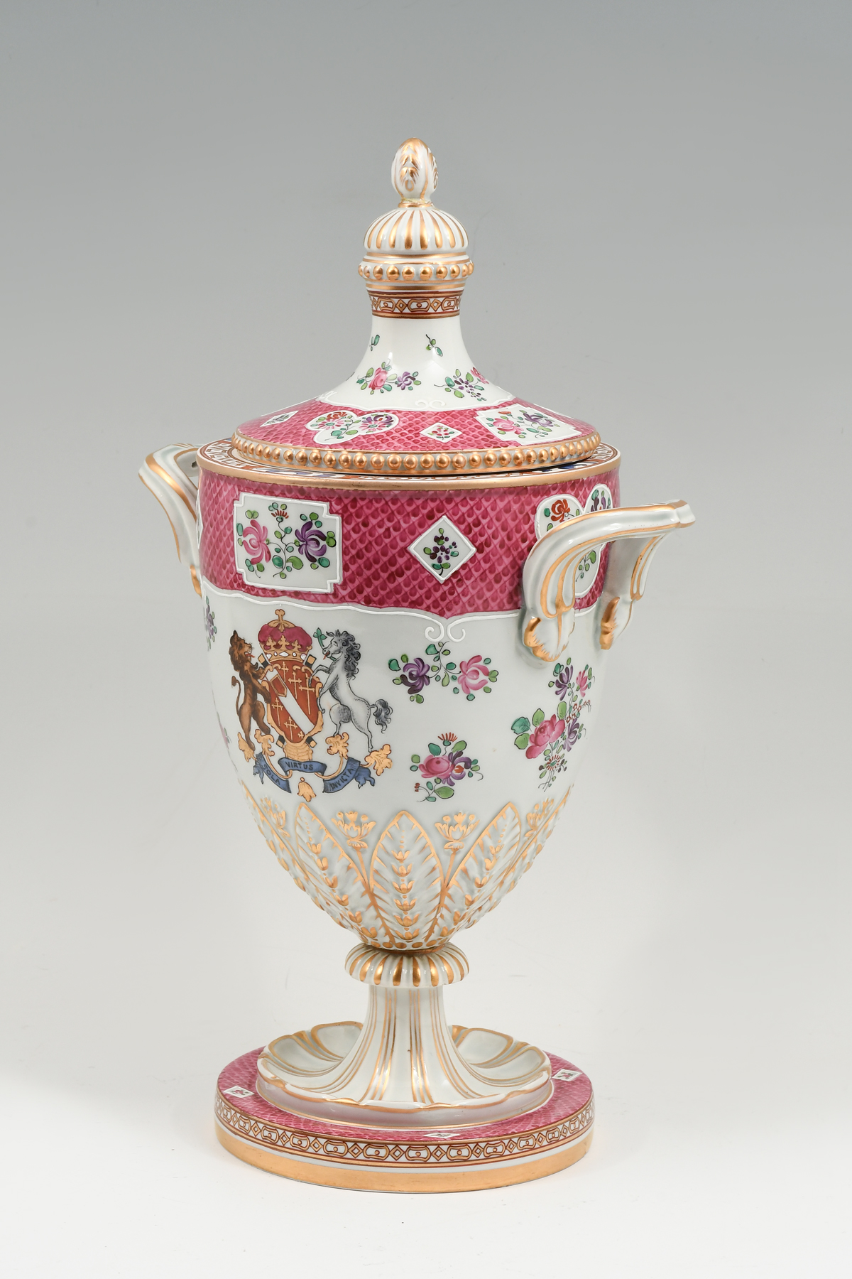 DOUBLE-HANDLED CHINESE EXPORT STYLE
