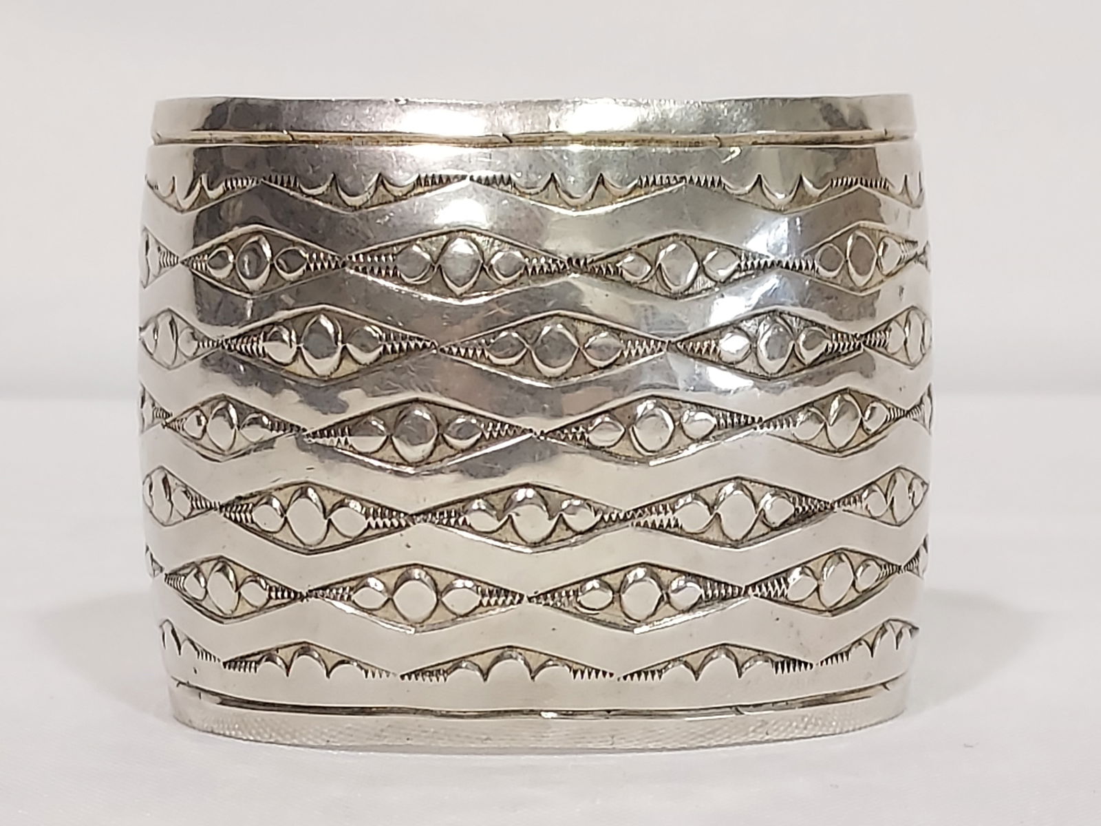 DOUGLAS ETSITTY NAVAJO STERLING