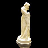 DOULTON BURSLEM VELLUM FIGURIN