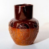DOULTON LAMBETH STONEWARE QUEE