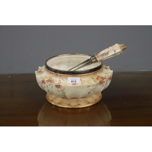 Doulton salad bowl & servers (3),