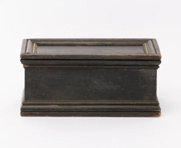 DOVETAILED & PANELLED-TOP BOX,
