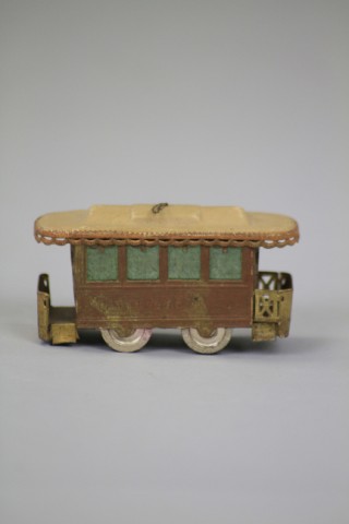 DRESDEN GOLDEN TROLLEY CANDY