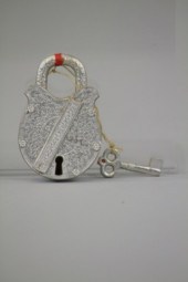 DRESDEN PADLOCK CANDY CONTAINE
