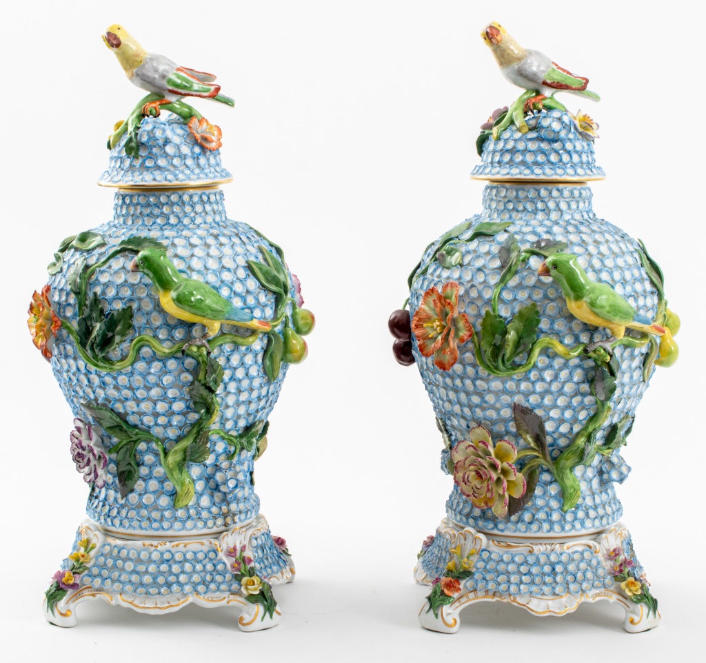 DRESDEN SCHNEEBALLEN PORCELAIN