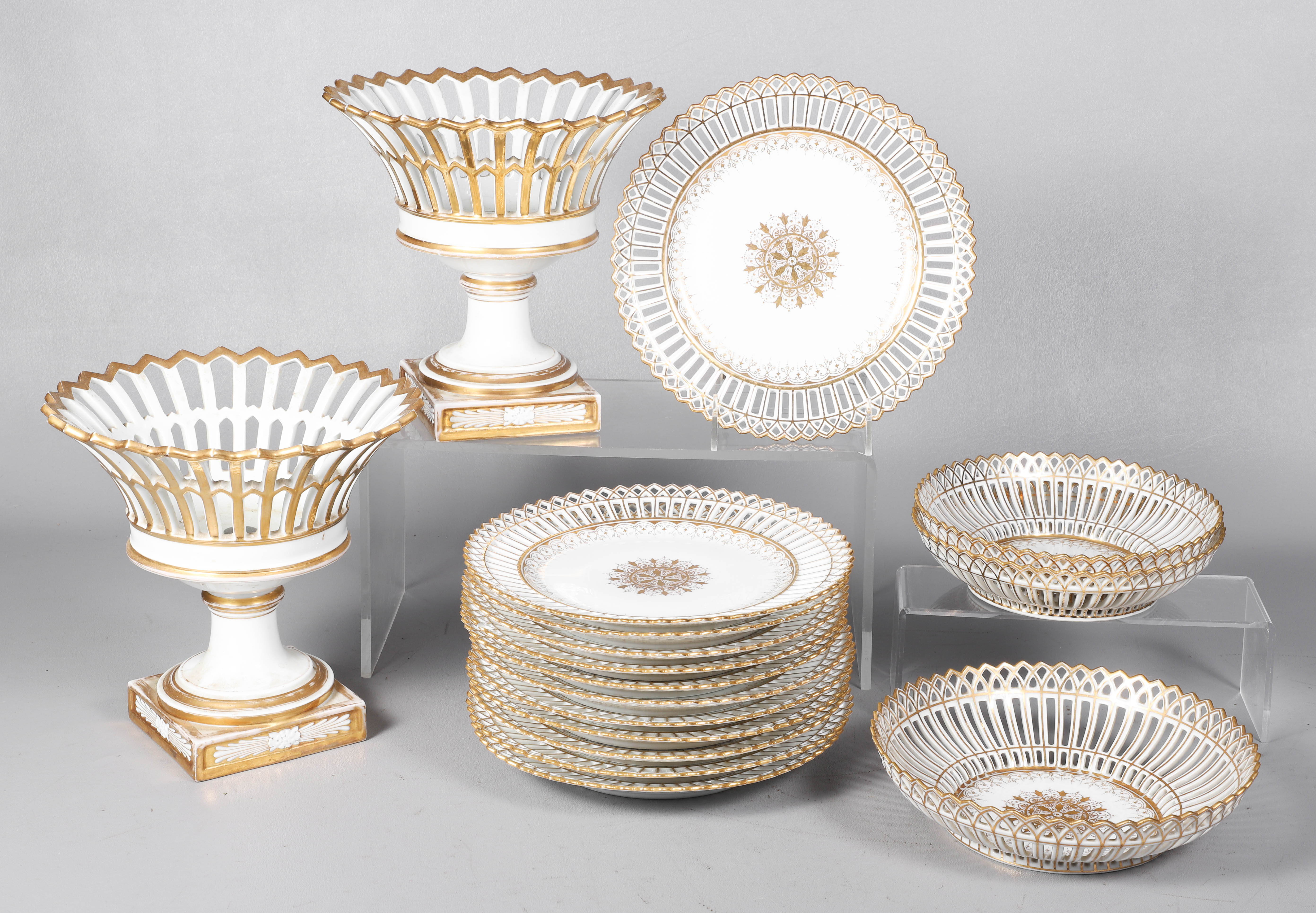 Dresden type reticulated plates and