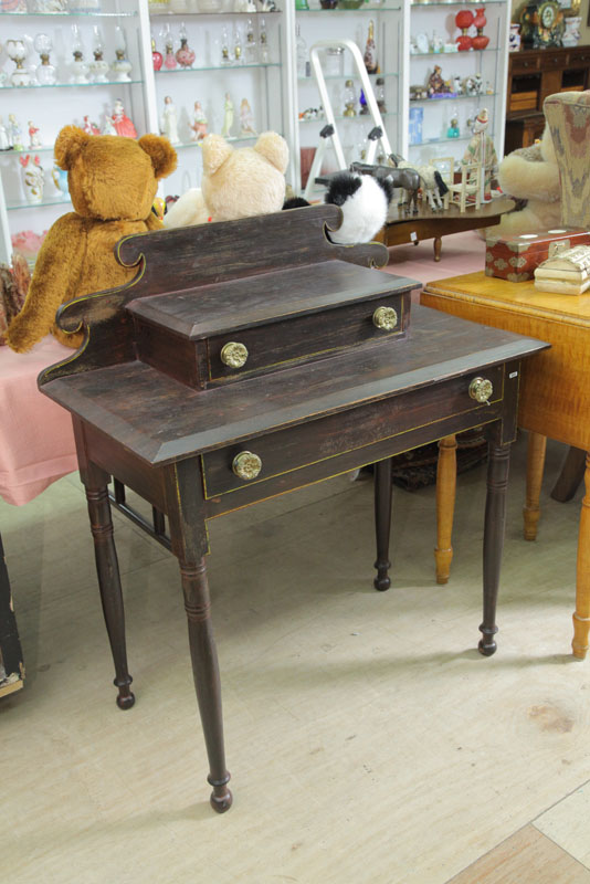 DRESSING TABLE. Paint and stencil