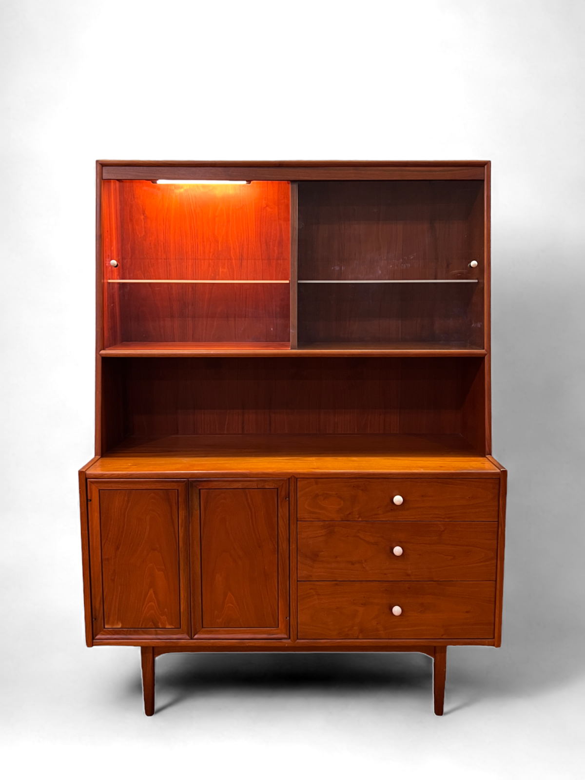 DREXEL DECLARATION CHINA CABINET: