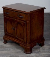 DREXEL VINTAGE CHERRY NIGHTSTA