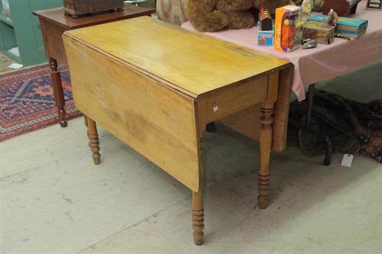 DROP LEAF TABLE. Curly maple with