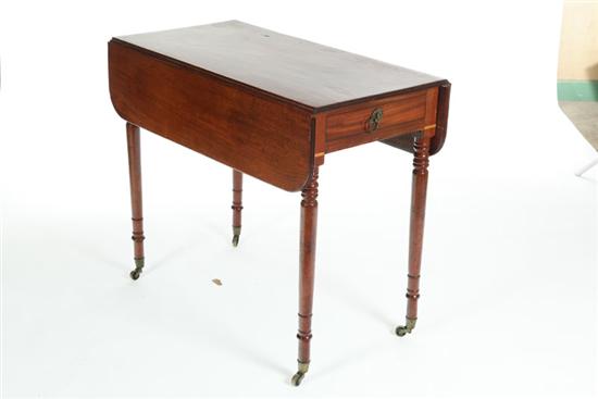 DROP LEAF TABLE. Mahogany having