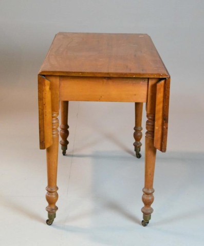 DROP LEAF TABLE WITH WOODEN