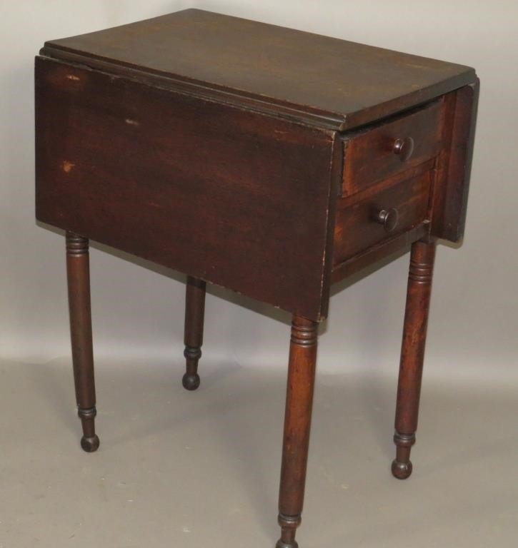 DROPLEAF STANDca. 1830; in mahogany