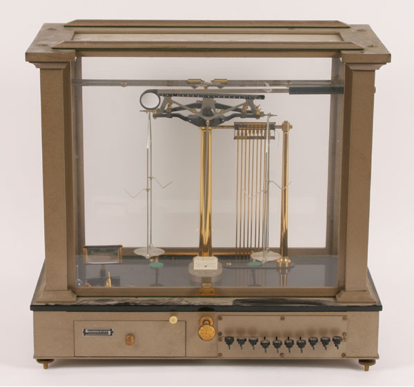 Druggist metal case balance scales;