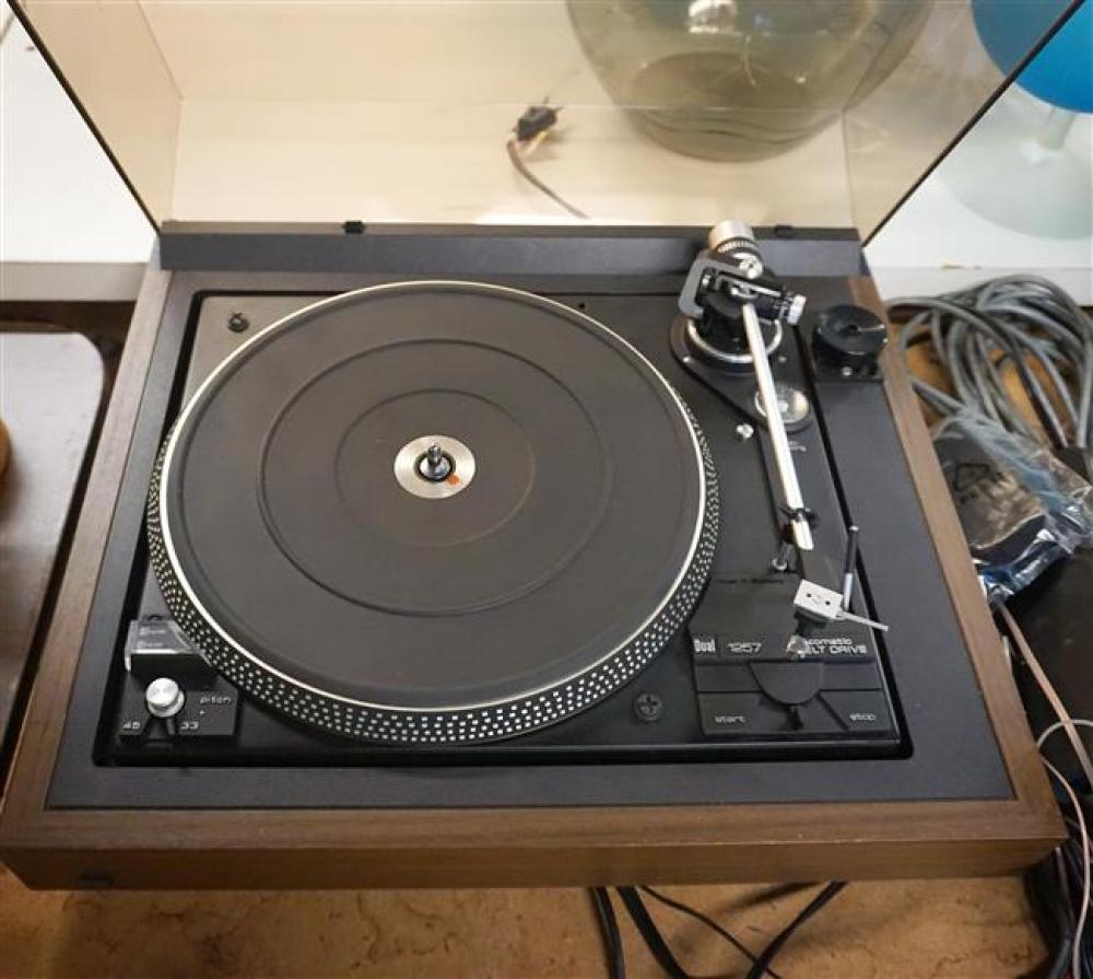 DUAL TURNTABLE, MODEL 1257Dual