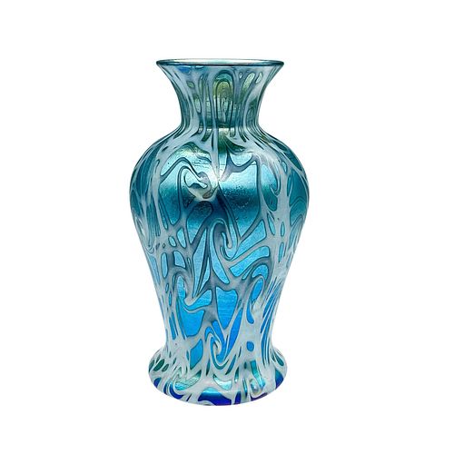 DURAND ART GLASS VASEA stunning