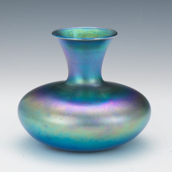 DURAND BLUE IRIDESCENT VASE 5 ½"