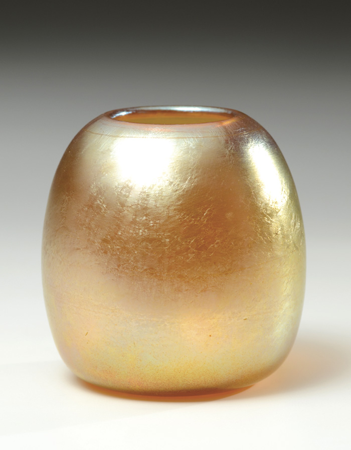 DURAND GOLD IRIDESCENT ART GLASS