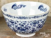 DUTCH BLUE AND WHITE DELFT BOW