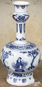 DUTCH BLUE AND WHITE DELFT VAS