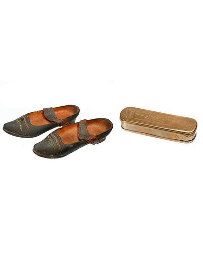 DUTCH BRASS TOBACCO BOX, WITH