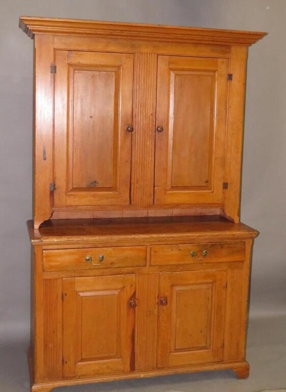 DUTCH CUPBOARDca. 1810; in pine two