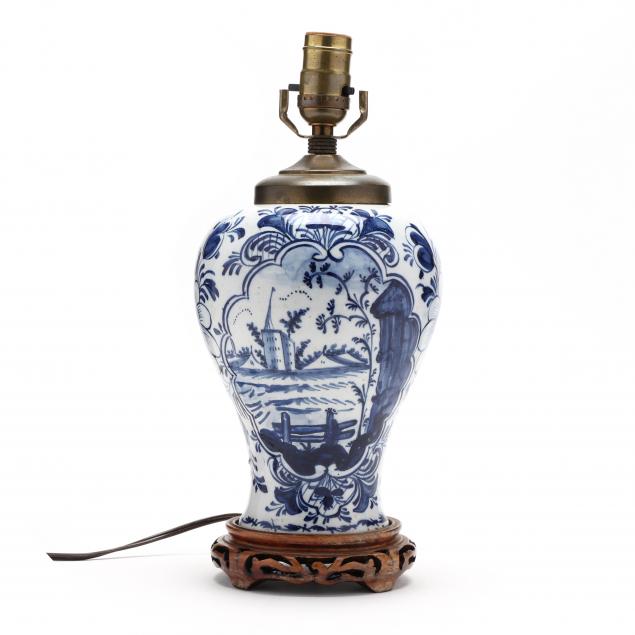 DUTCH DELFT BLUE AND WHITE VASE