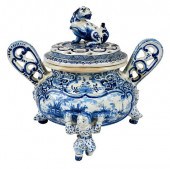DUTCH DELFT BLUE AND WHITE POT