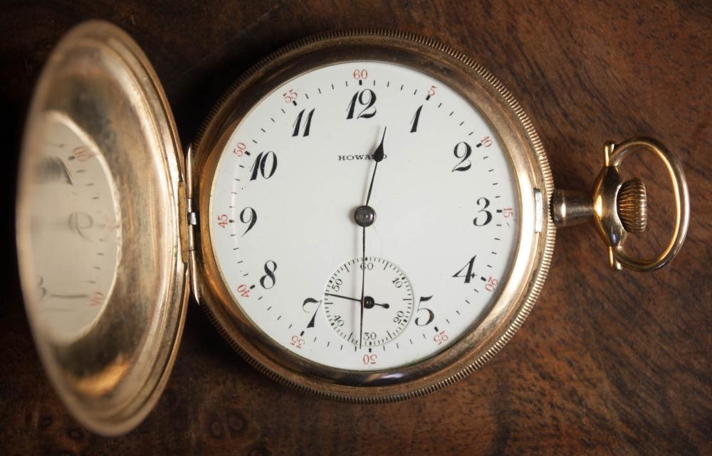 E HOWARD POCKET WATCH HAVING 19