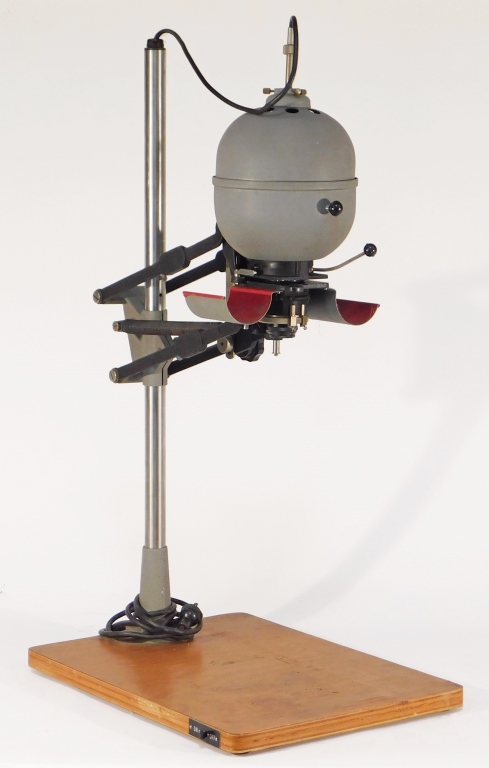 E. LEITZ LEICA FOCOMAT IB
