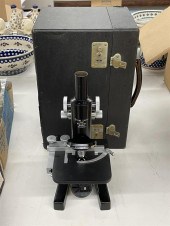 E. LEITZ WETZLAR MICROSCOPE NR