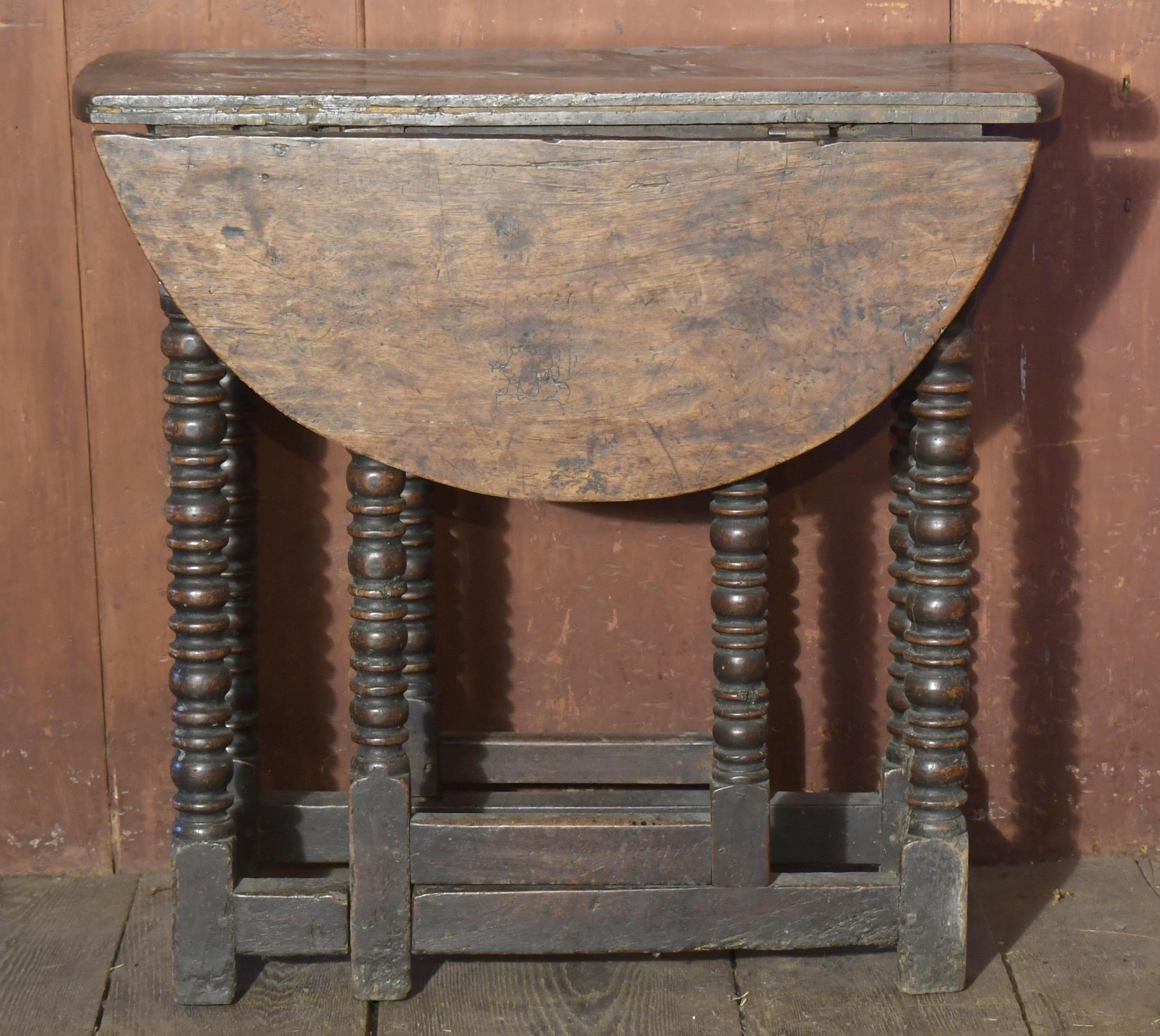EARLY 18TH C. ENGLISH GATE LEG