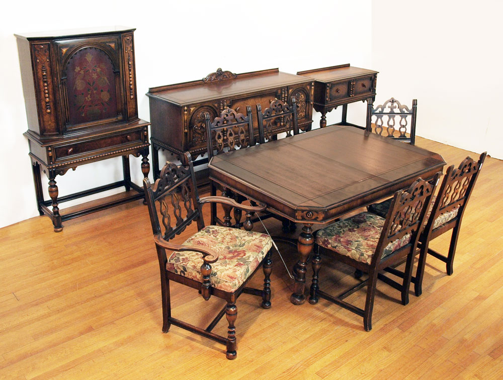EARLY 20TH C. BERKEY & GAY DINING