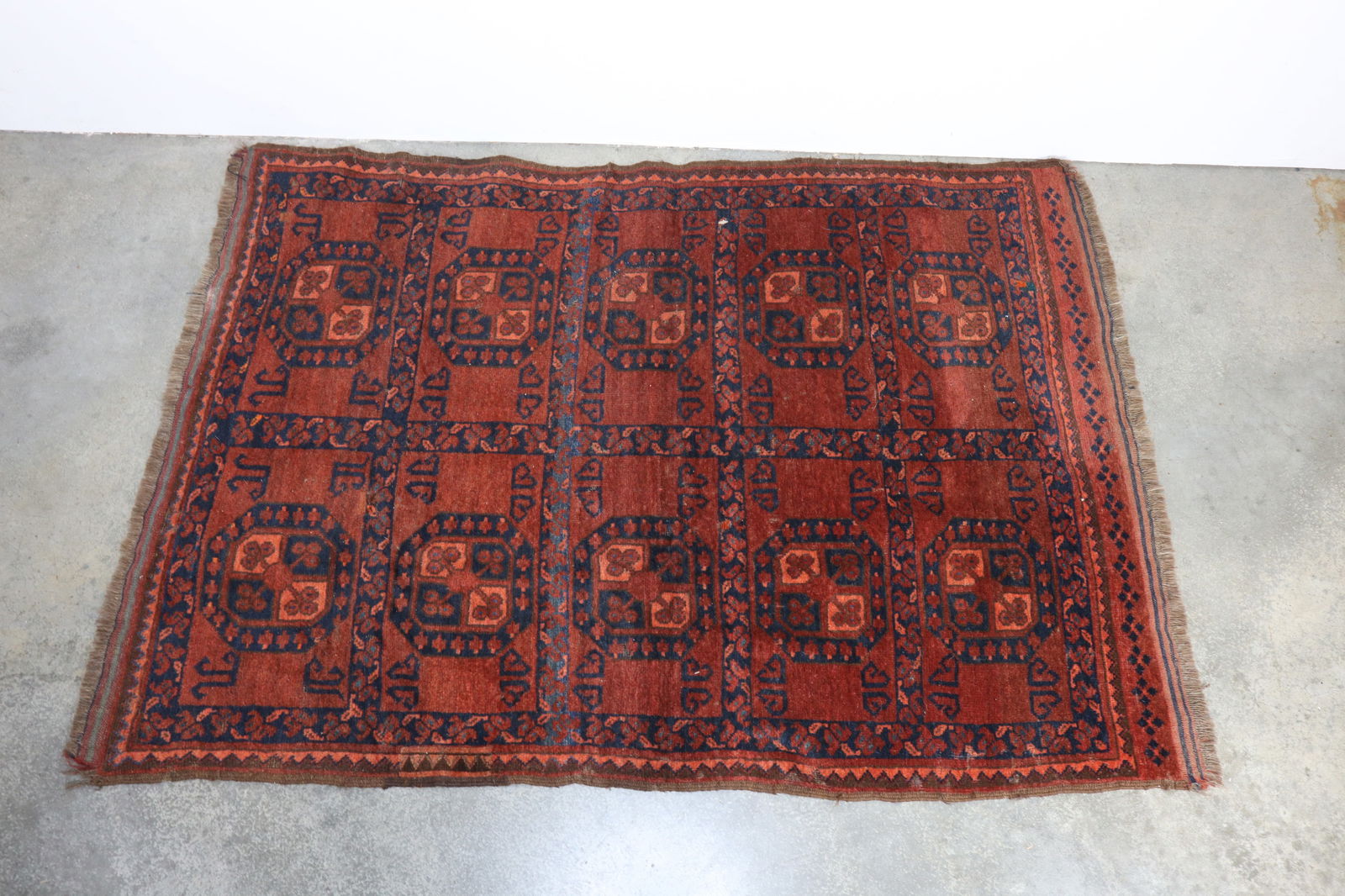 EARLY 20TH CENTURY HAND-KNOTTED