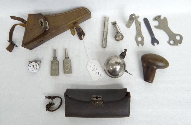 Early accessory lot including: rare