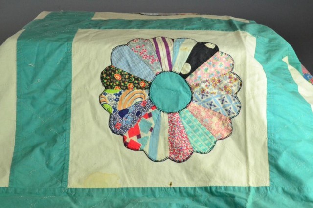 EARLY AMERICAN QUILT DRESDEN