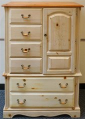 EARLY AMERICAN STYLE DECORATED
