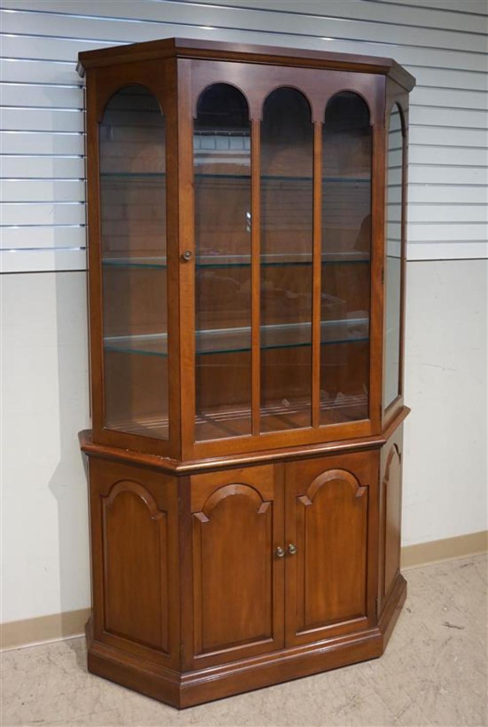 EARLY AMERICAN STYLE MAHOGANY CHINA