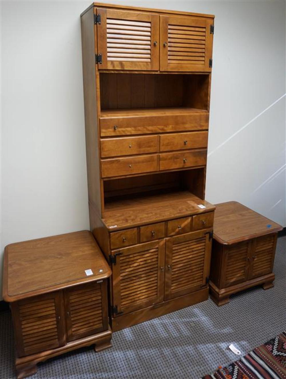 EARLY AMERICAN STYLE MAPLE HUTCH