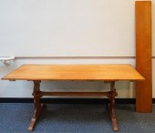 EARLY AMERICAN STYLE MAPLE TRE